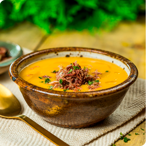 caldo de mandioquinha com jerked beef marba